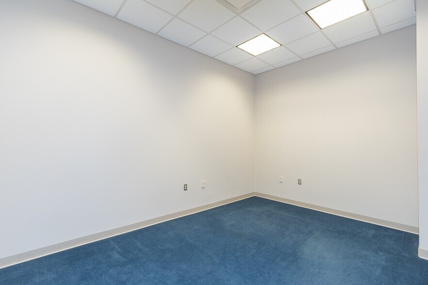 More Photos Of 129 N Main St, Anderson Office For Lease