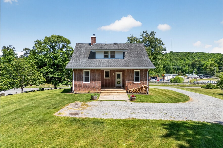 More Photos Of 132 Christiansburg Pike NE, Floyd Flex For Sale