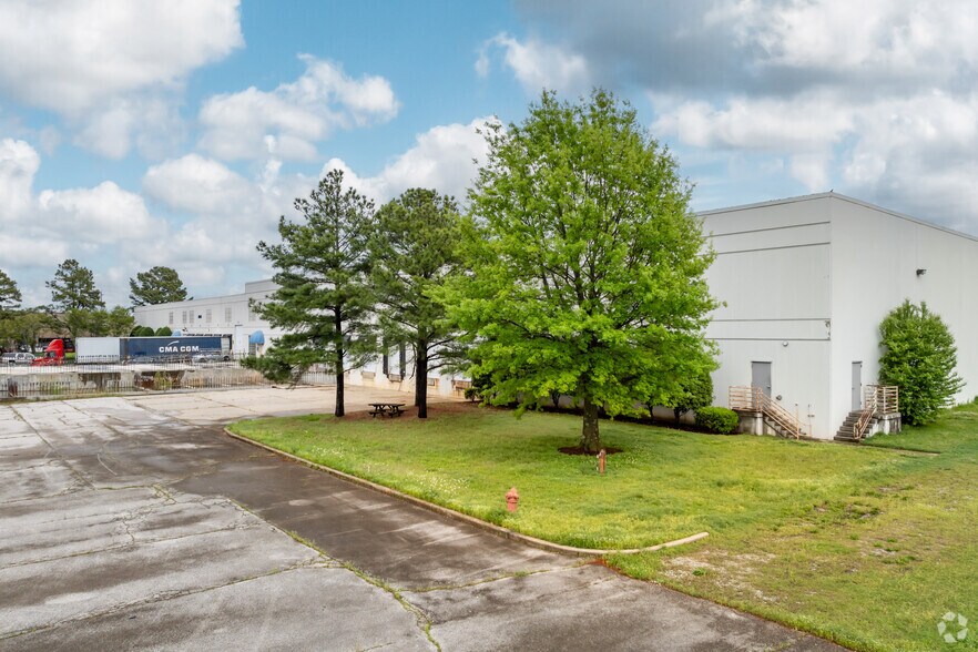 More Photos Of 4140 BF Goodrich, Memphis Distribution For Lease