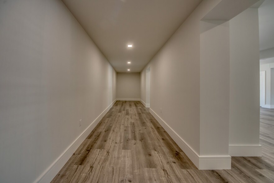 More Photos Of 3015 Tamiami Trl E, Naples Storefront Retail Office For Sale