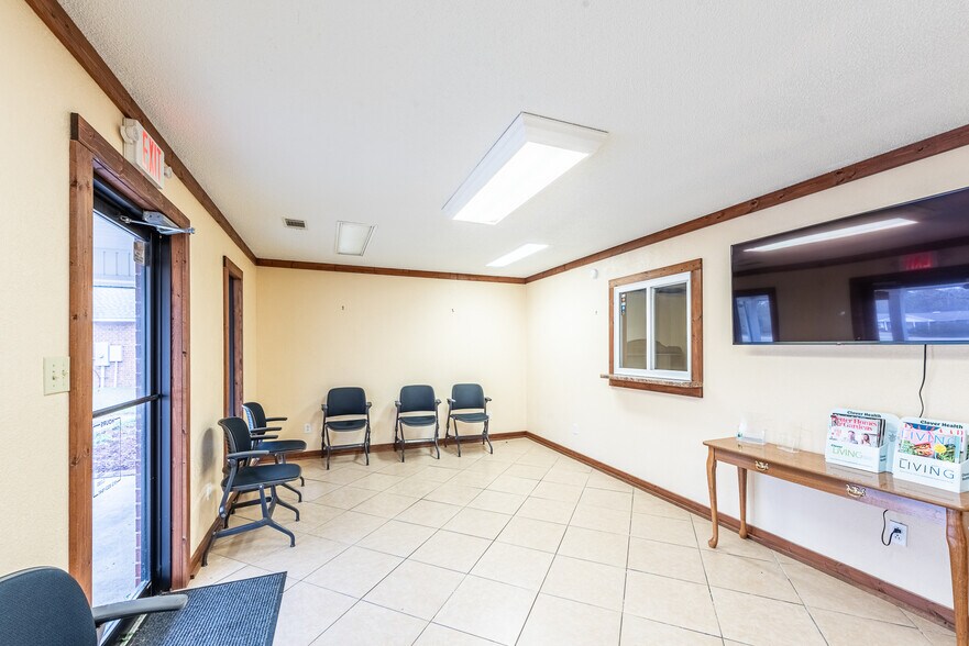 More Photos Of 706 W Barnard St, Glennville Medical For Sale