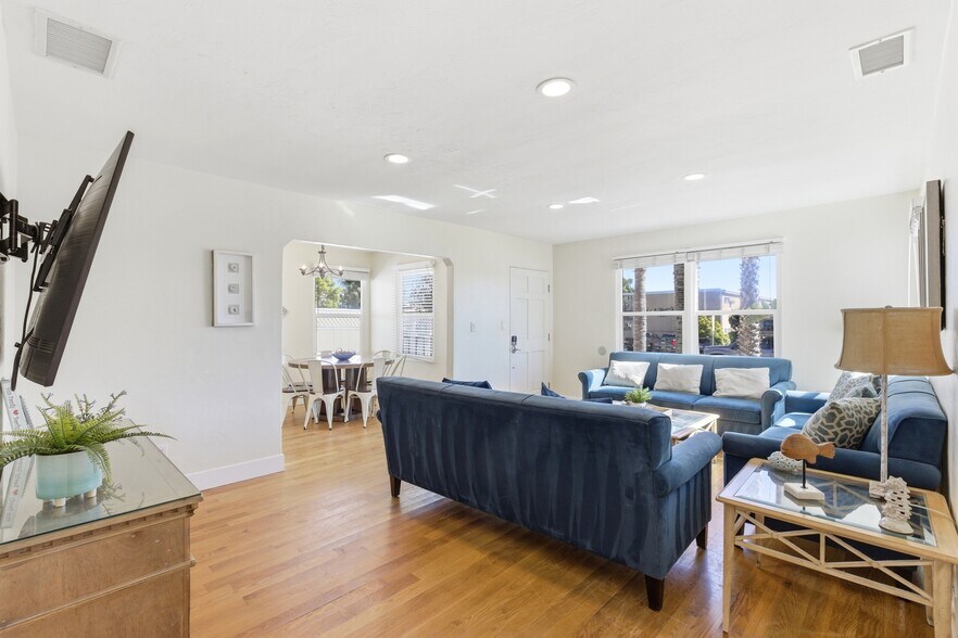 More Photos Of 1544 Chalcedony St, San Diego Apartments For Sale