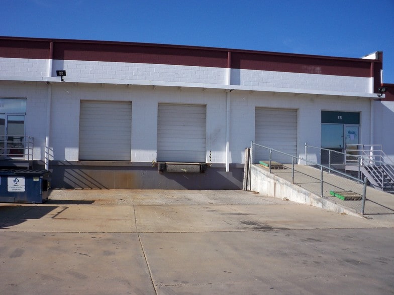 More Photos Of 3930 W 29th St S, Wichita Warehouse For Lease