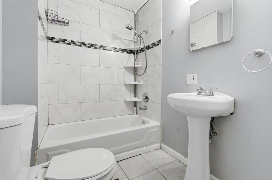 More Photos Of 4140 N Western Ave, Chicago Multifamily For Sale