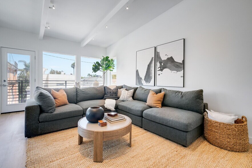 More Photos Of 2602 Pacific Ave, Venice Apartments For Sale