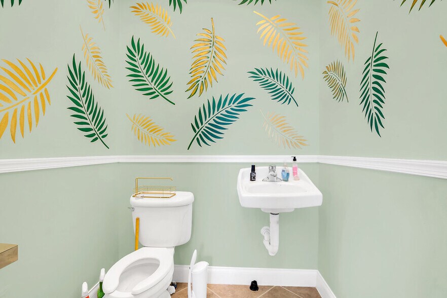 More Photos Of 127 Bellagio Cir, Sanford Office For Lease