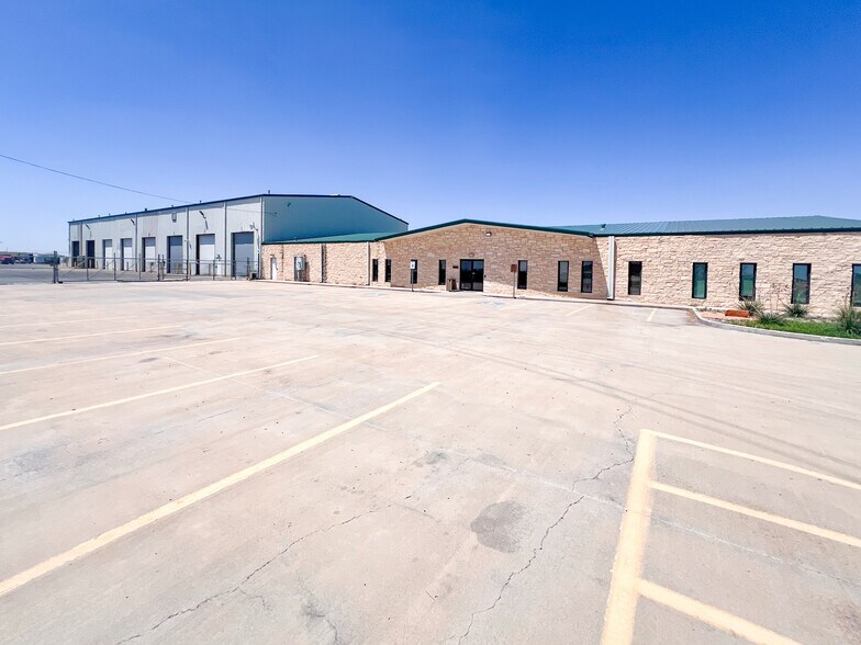 More Photos Of 3201 W Murphy St, Odessa Warehouse For Sale