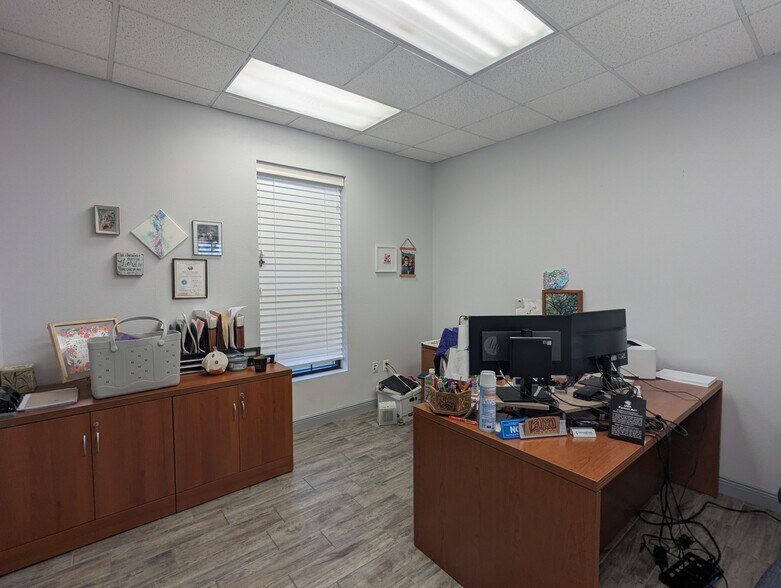 More Photos Of 8109 Smith Rd, Beaumont Office For Sale