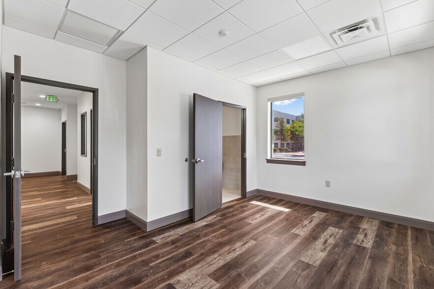 More Photos Of 4358 Lockhill Selma Rd, Shavano Park Medical For Lease