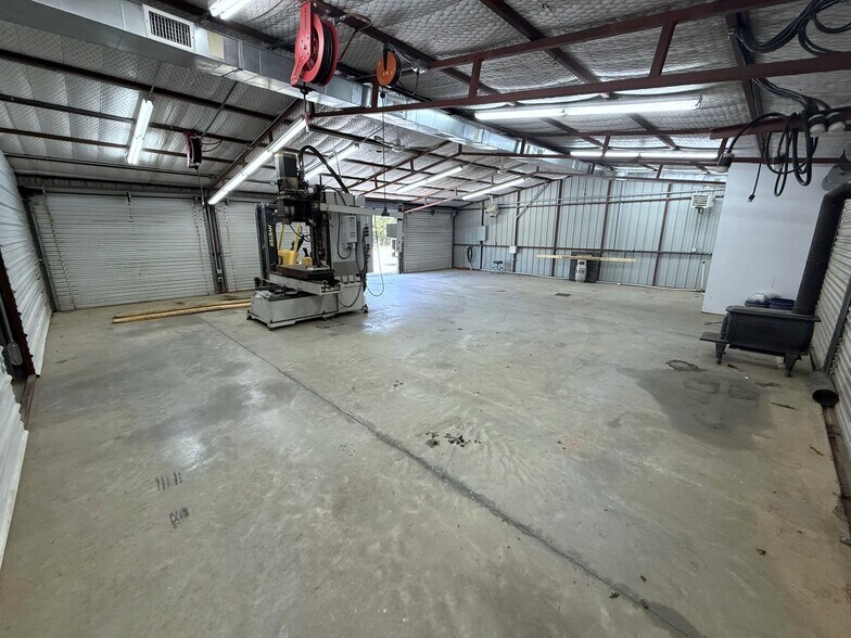 More Photos Of 7576 Townsend Dr, Denver Industrial For Lease
