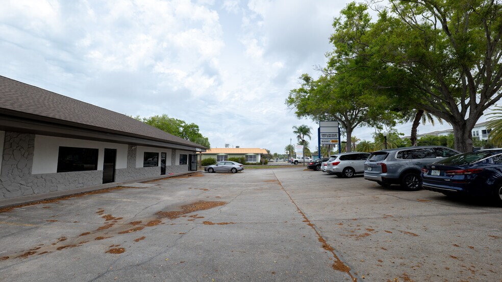 More Photos Of 190 Patricia Ave, Dunedin Office For Lease