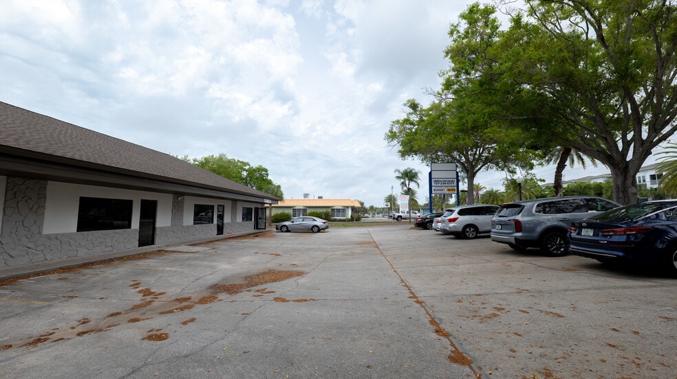 More Photos Of 190 Patricia Ave, Dunedin General Retail For Lease