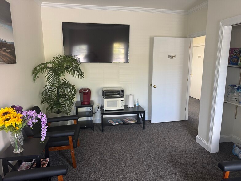 More Photos Of 8629 Sudley Rd, Manassas Office For Sale