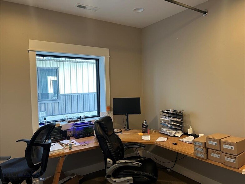 More Photos Of 119 Gold Miner Ln, Belgrade Flex For Lease