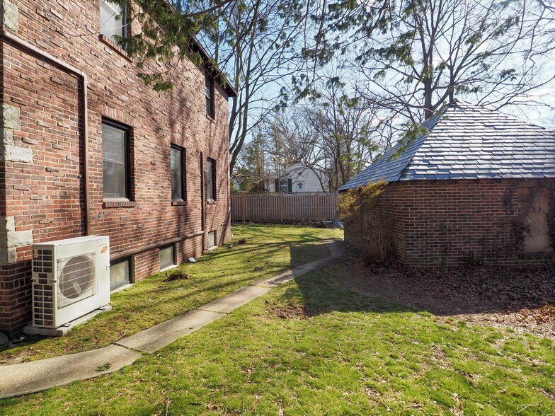 More Photos Of 78 Hart Blvd, Staten Island Rehabilitation Center For Lease
