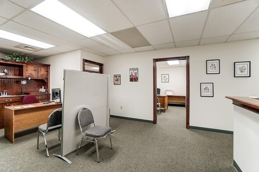 More Photos Of 4903 Vine St, Saint Bernard Medical For Lease