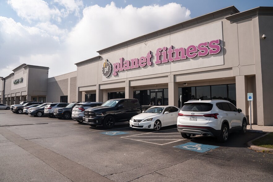 Primary Photo Of 122-262 E FM 1960 Byp, Humble Unknown For Lease