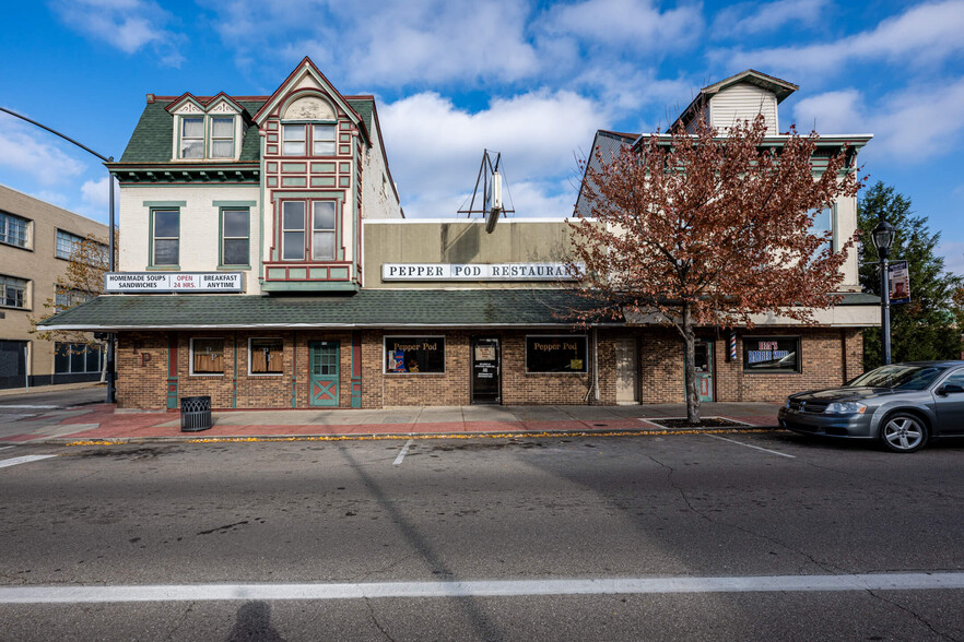 Primary Photo Of 701-707 Monmouth St, Newport Restaurant For Sale