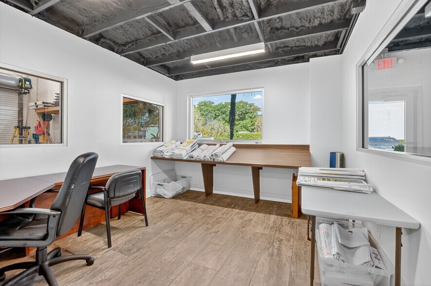 More Photos Of 442 NW 35th St, Boca Raton Office For Sale