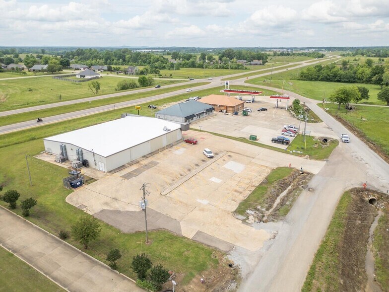 More Photos Of 107 N Lee Dr, Guntown Freestanding For Sale