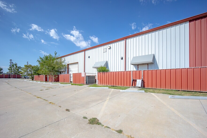 More Photos Of 1940 Harper St, Choctaw Medical For Lease