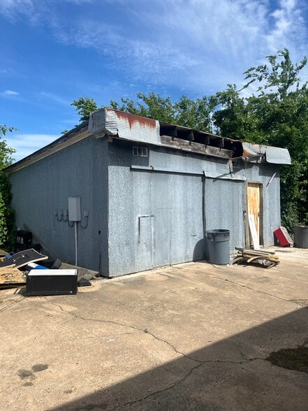 More Photos Of 1202 Falls St, Jonesboro Warehouse For Lease