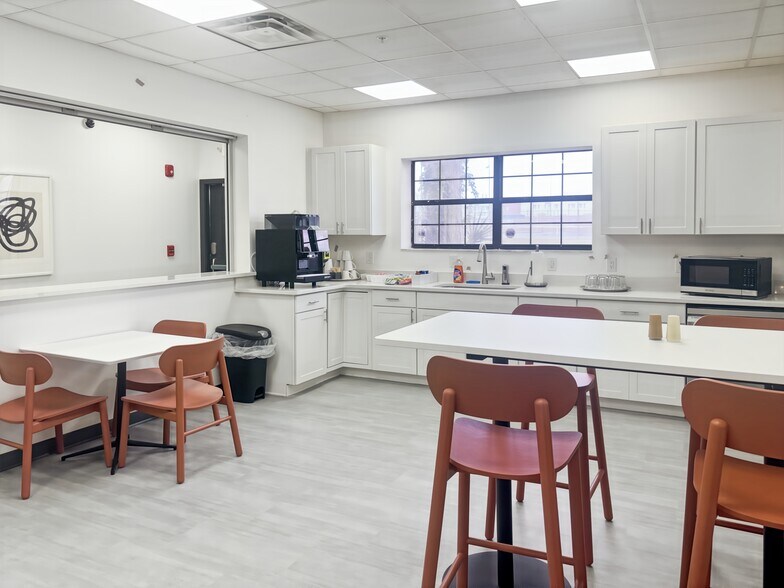 More Photos Of 300 E Bay Dr, Largo Coworking Space