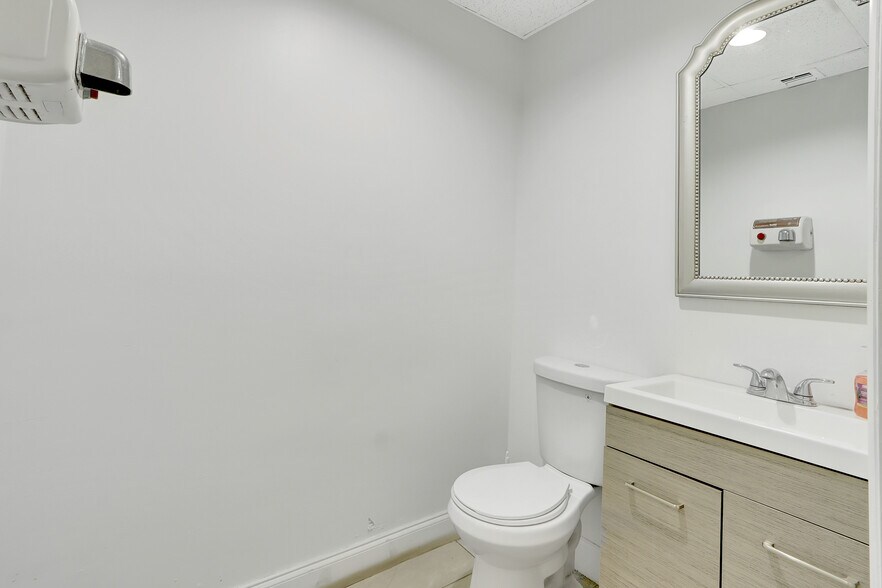 More Photos Of 12900 NW 38th Ave, Opa Locka Warehouse For Lease