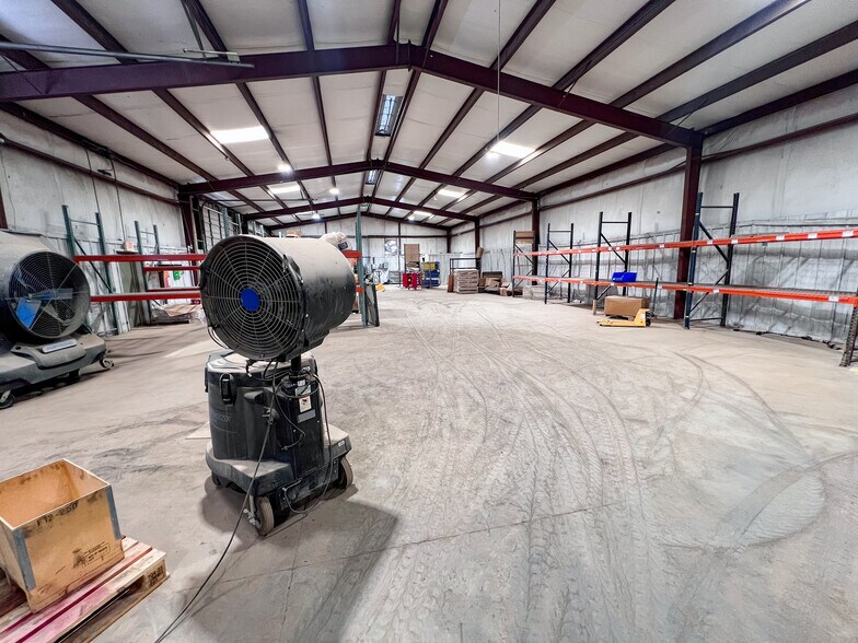 More Photos Of 3201 W Murphy St, Odessa Warehouse For Sale