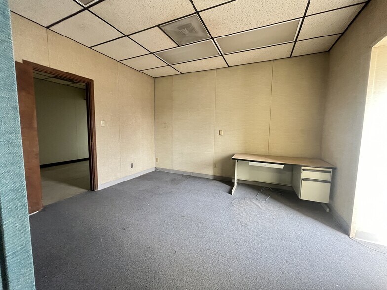 More Photos Of 1012 E Waylon Jennings Blvd, Littlefield Industrial For Sale