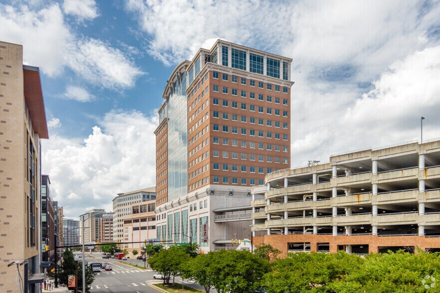 More Photos Of 671 N Glebe Rd, Arlington Office For Lease