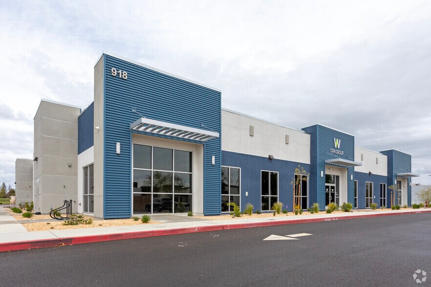 Primary Photo Of 918 N Temperance Ave, Clovis Office For Sale