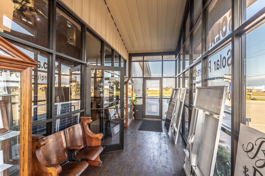 More Photos Of 1520 E Eagle Rd, Weatherford Light Manufacturing For Sale