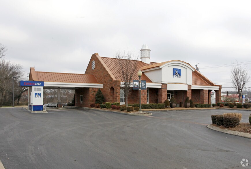 Primary Photo Of 225 W Main St, Lebanon Bank For Sale