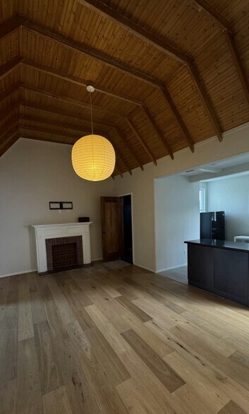 More Photos Of 7467-7475 Melrose Ave, Los Angeles Restaurant For Lease