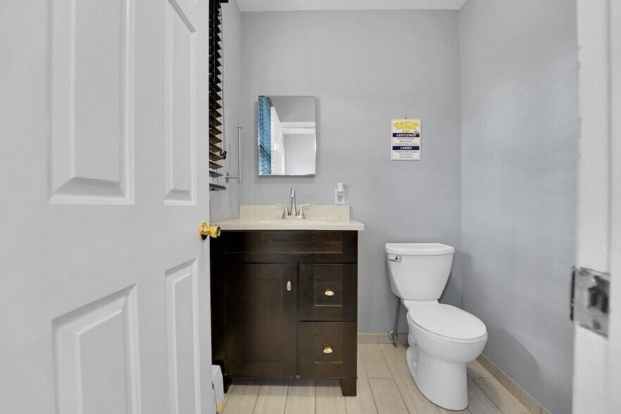 More Photos Of 1 Shadetree Pl, Long Valley Healthcare For Sale