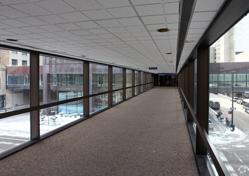 More Photos Of 666 Grand Ave, Des Moines Office For Lease