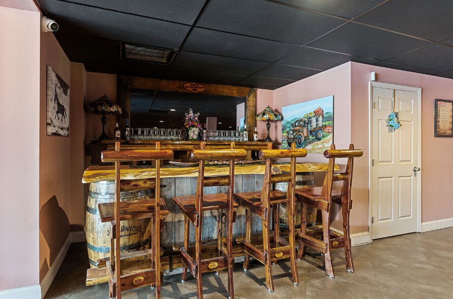 More Photos Of 110 W Walnut St, Smithville Restaurant For Sale