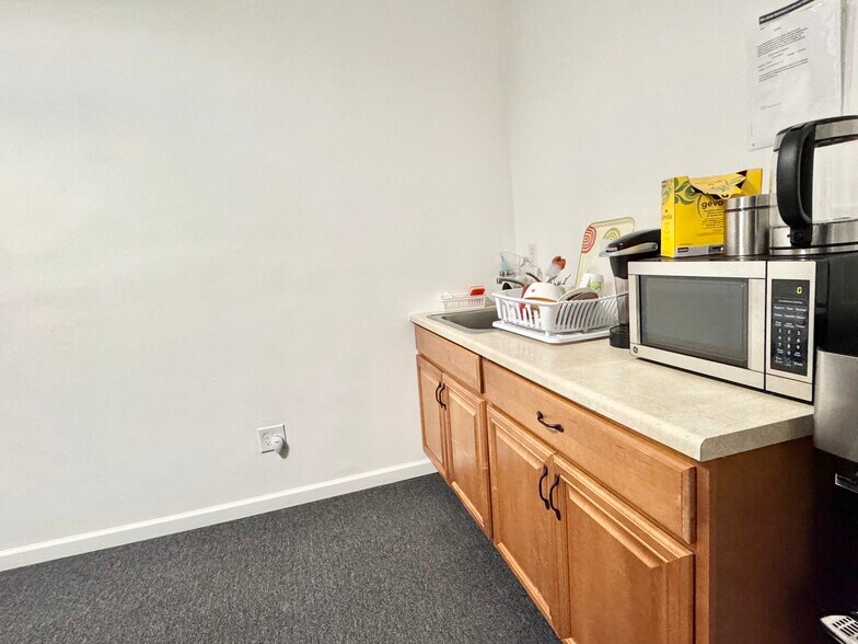 More Photos Of 801 Palisade Ave, Fort Lee Freestanding For Sale