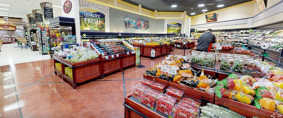 More Photos Of 5800 Turner Rd, Nanaimo Supermarket For Lease