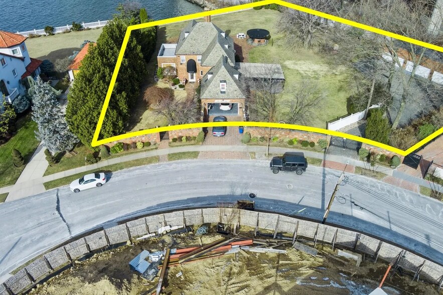 More Photos Of 125 Malba Dr, Flushing Land For Sale