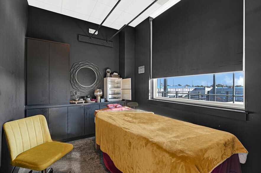 More Photos Of 1511 W 12th St, Houston Office For Sale