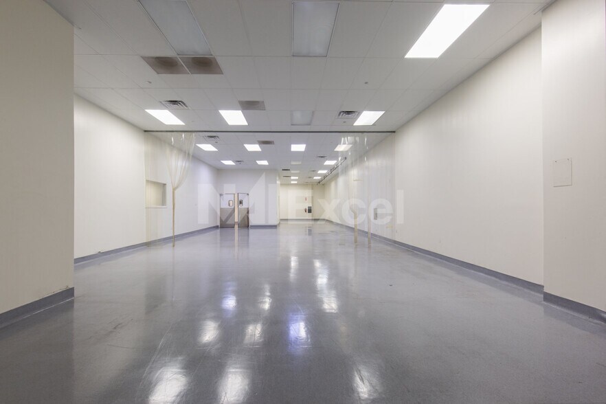 More Photos Of 1710 Whitney Mesa Dr, Henderson Warehouse For Lease