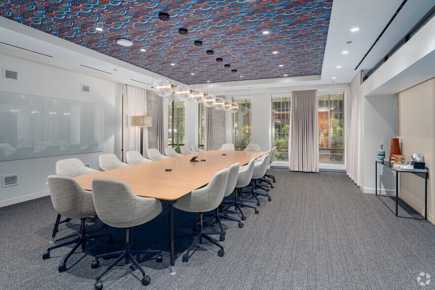 More Photos Of 311 W Monroe St, Chicago Coworking Space