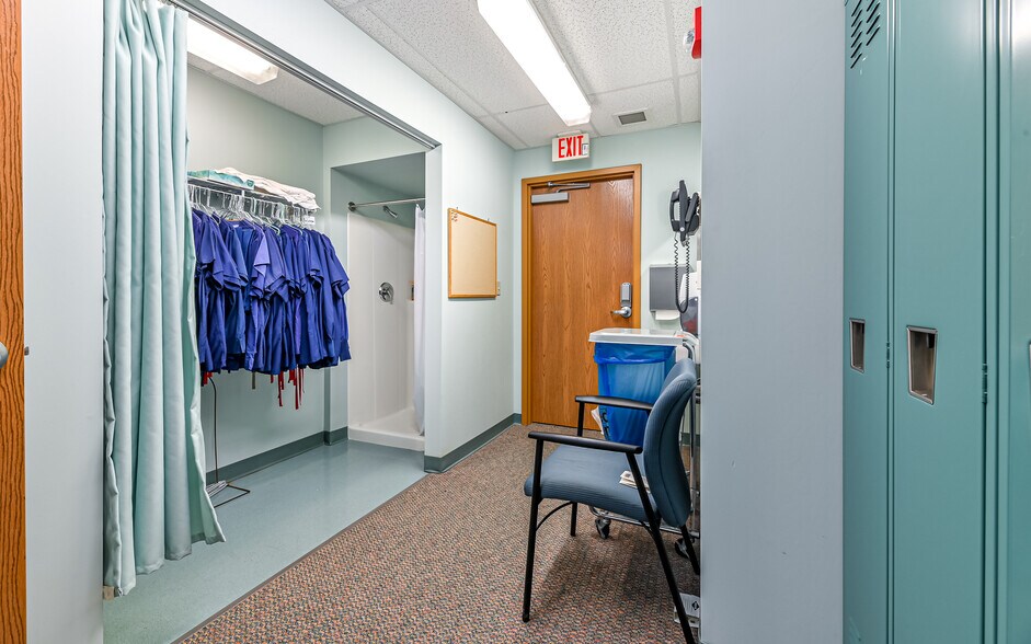 More Photos Of 508-512 N Jefferson st, New Castle Medical For Sale