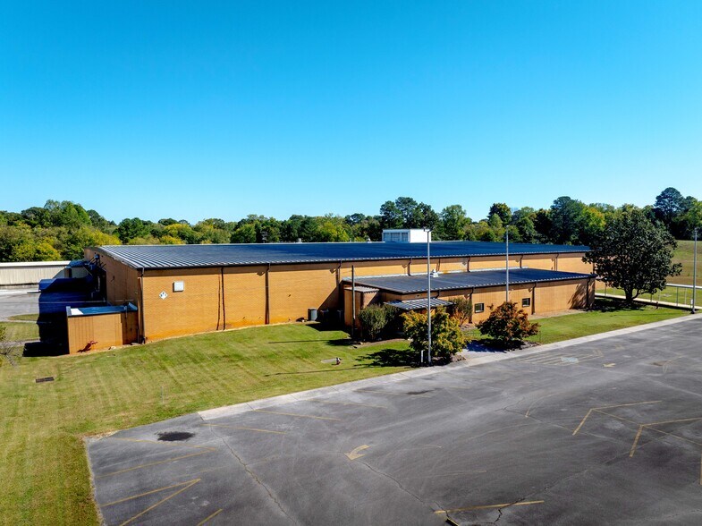 More Photos Of 2000 Overhead Bridge Rd NE, Cleveland Manufacturing For Sale