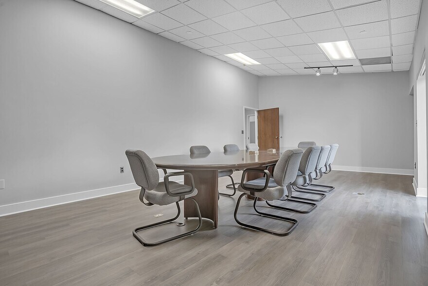 More Photos Of 4609 Pinecrest Office Park Dr, Alexandria Medical For Sale