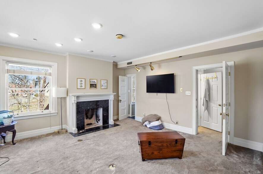 More Photos Of 2406 Auburn Ave, Cincinnati Office Residential For Sale