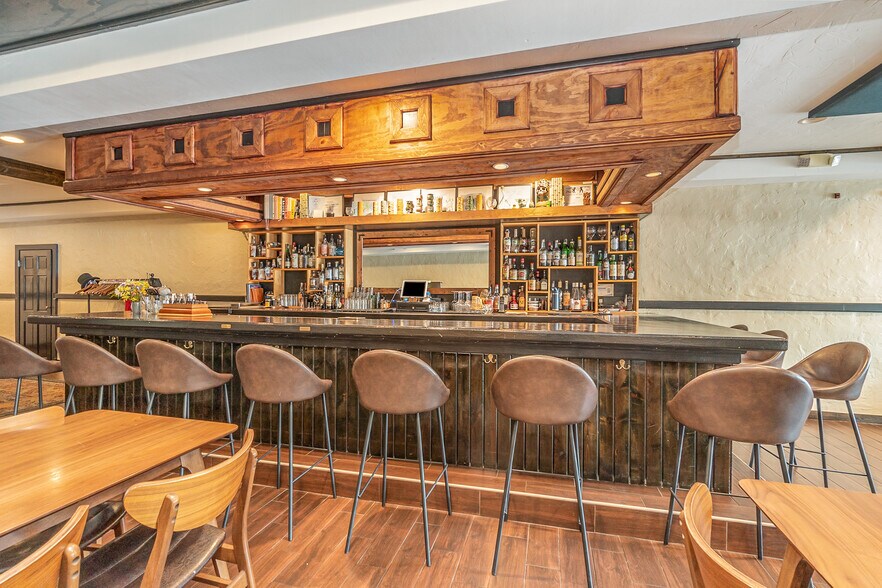 More Photos Of 134 Ashman St, Midland Restaurant For Sale