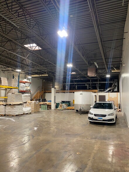 More Photos Of 396 W Fenton Ln, West Chicago Warehouse For Lease